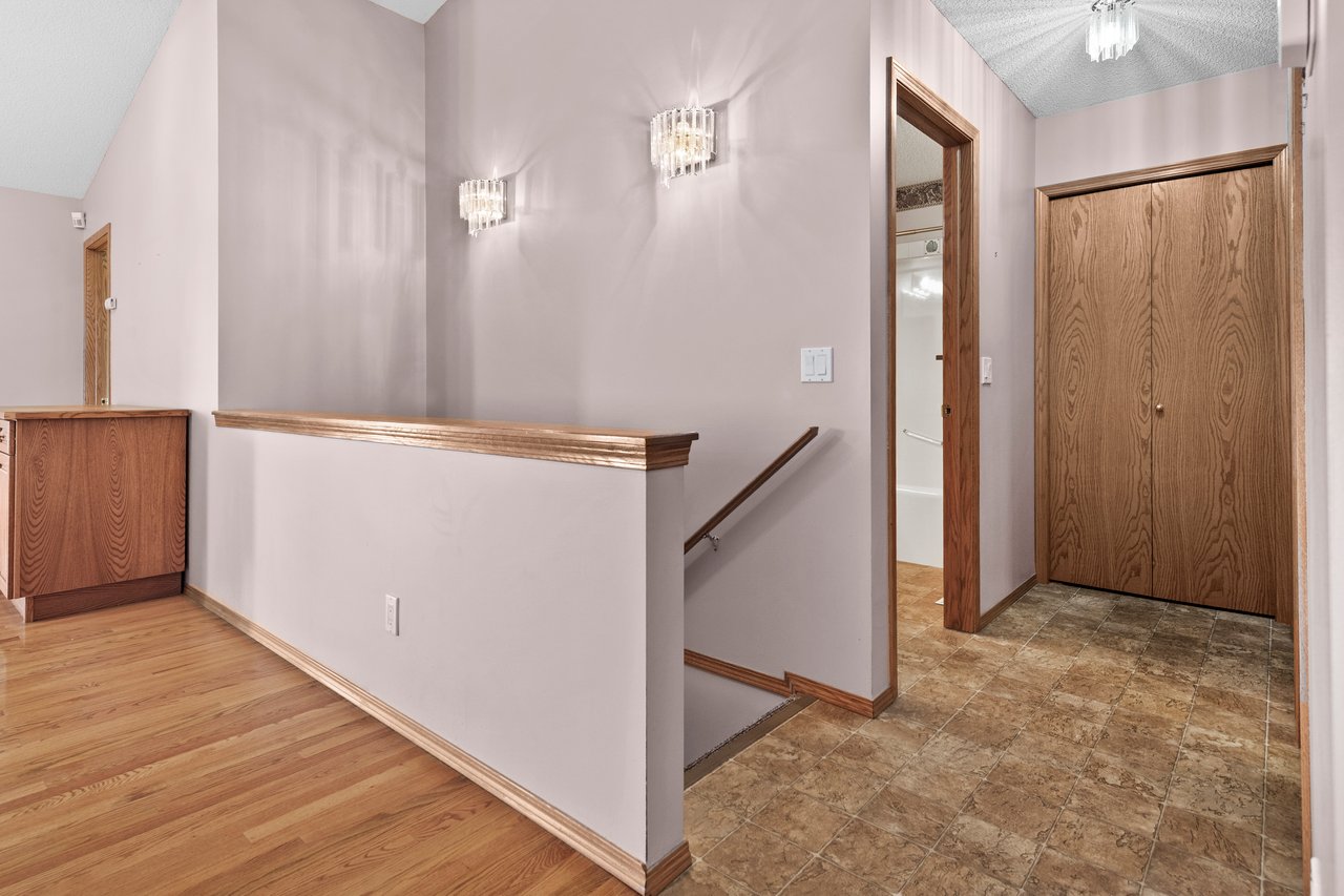 222 Arbour Cliff Close NW