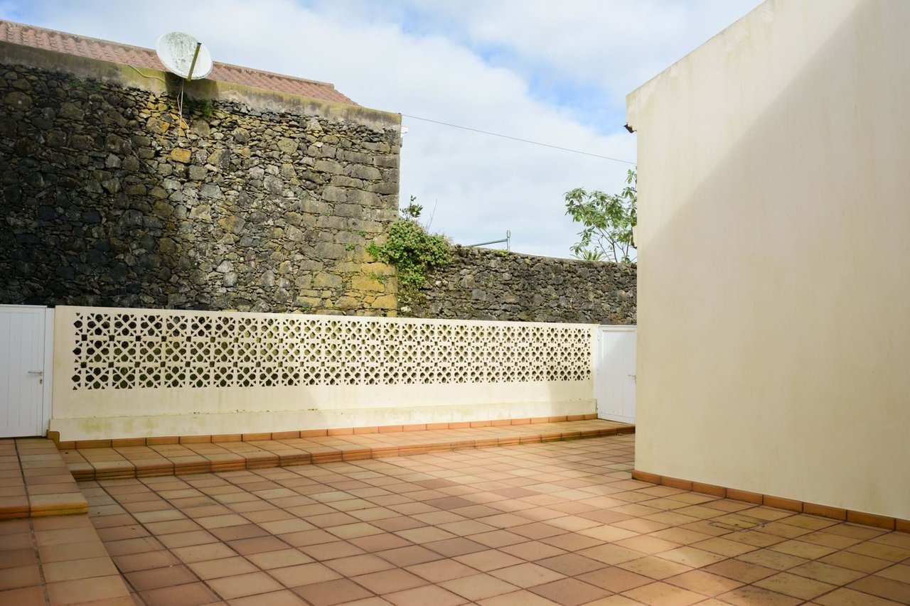 Luxury 4-Bedroom Villa with Indoor Pool – São Miguel, Azores