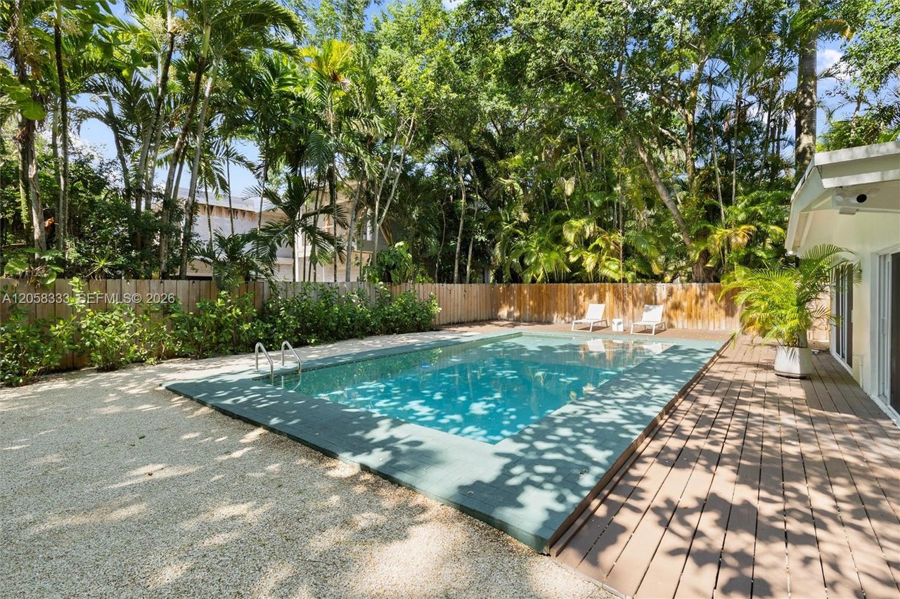 3700 Loquat Ave MIAMI, FL 33133-5618