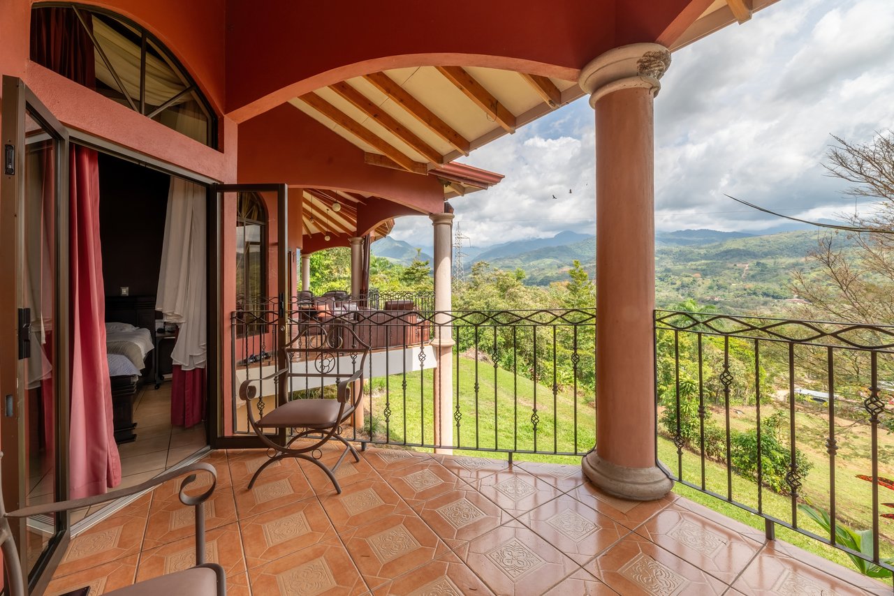 Spacious 5-Bedroom Colonial Home with 4 Bathrooms | La Bonita, Rivas.