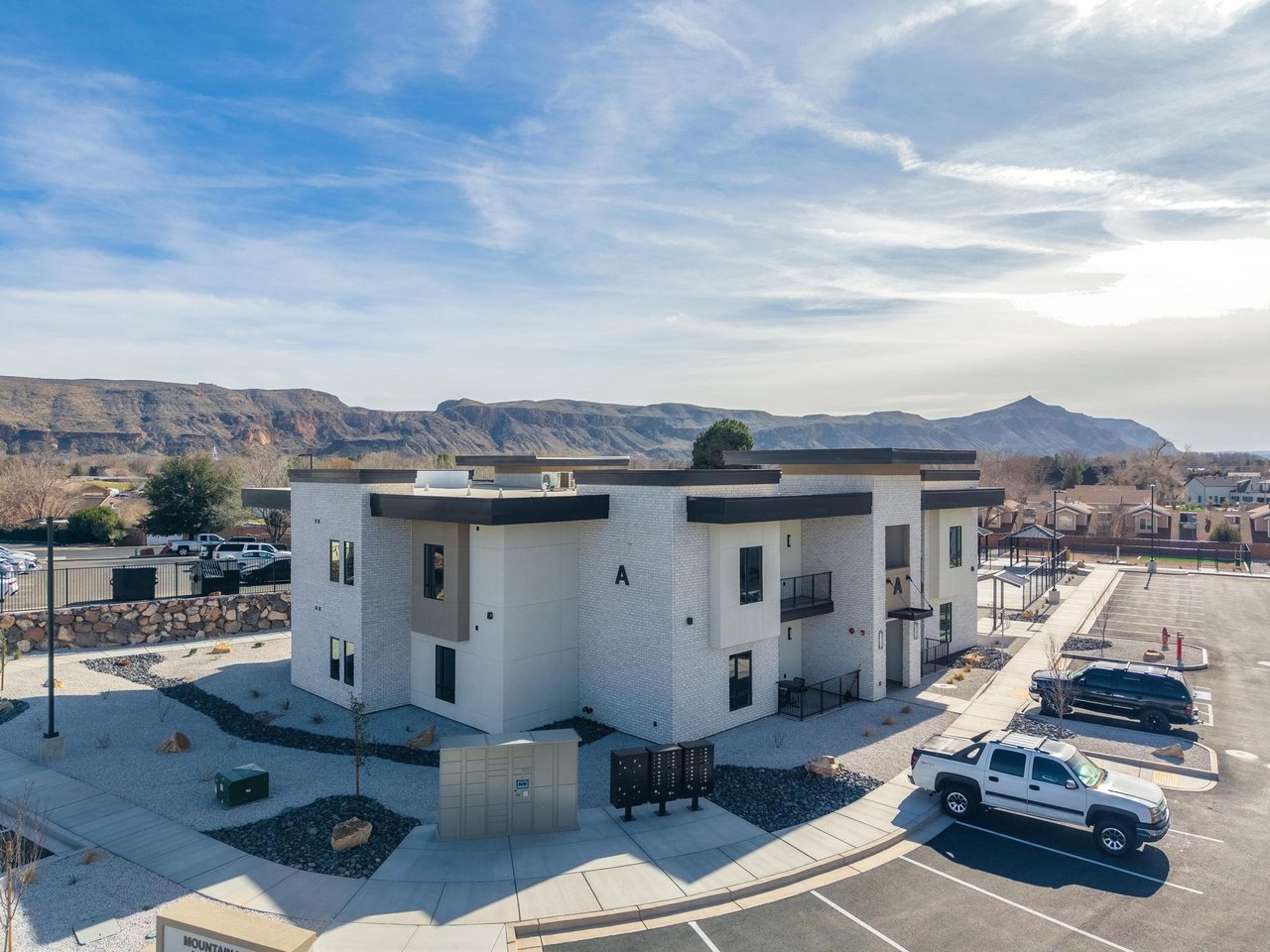 983 W State St B-104