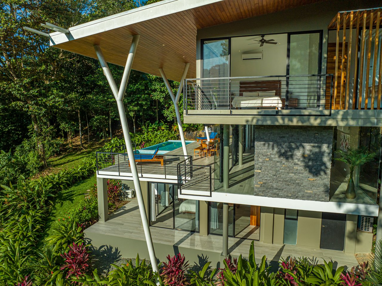 4 Bedroom Jungle Paradise with Ocean Views