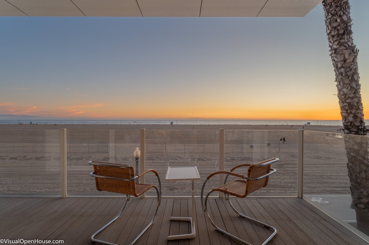 1267 Palisades Beach Road