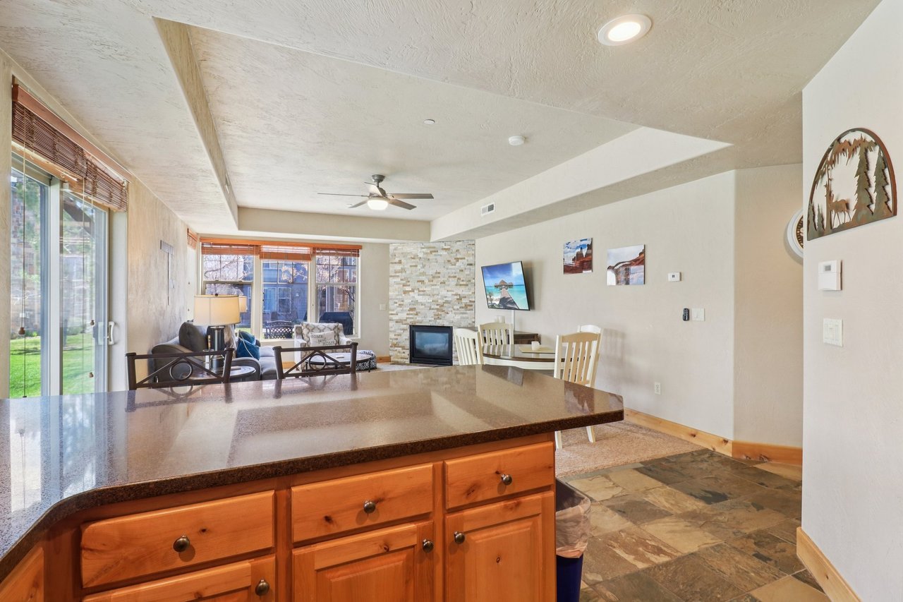6010 N Fox Pointe