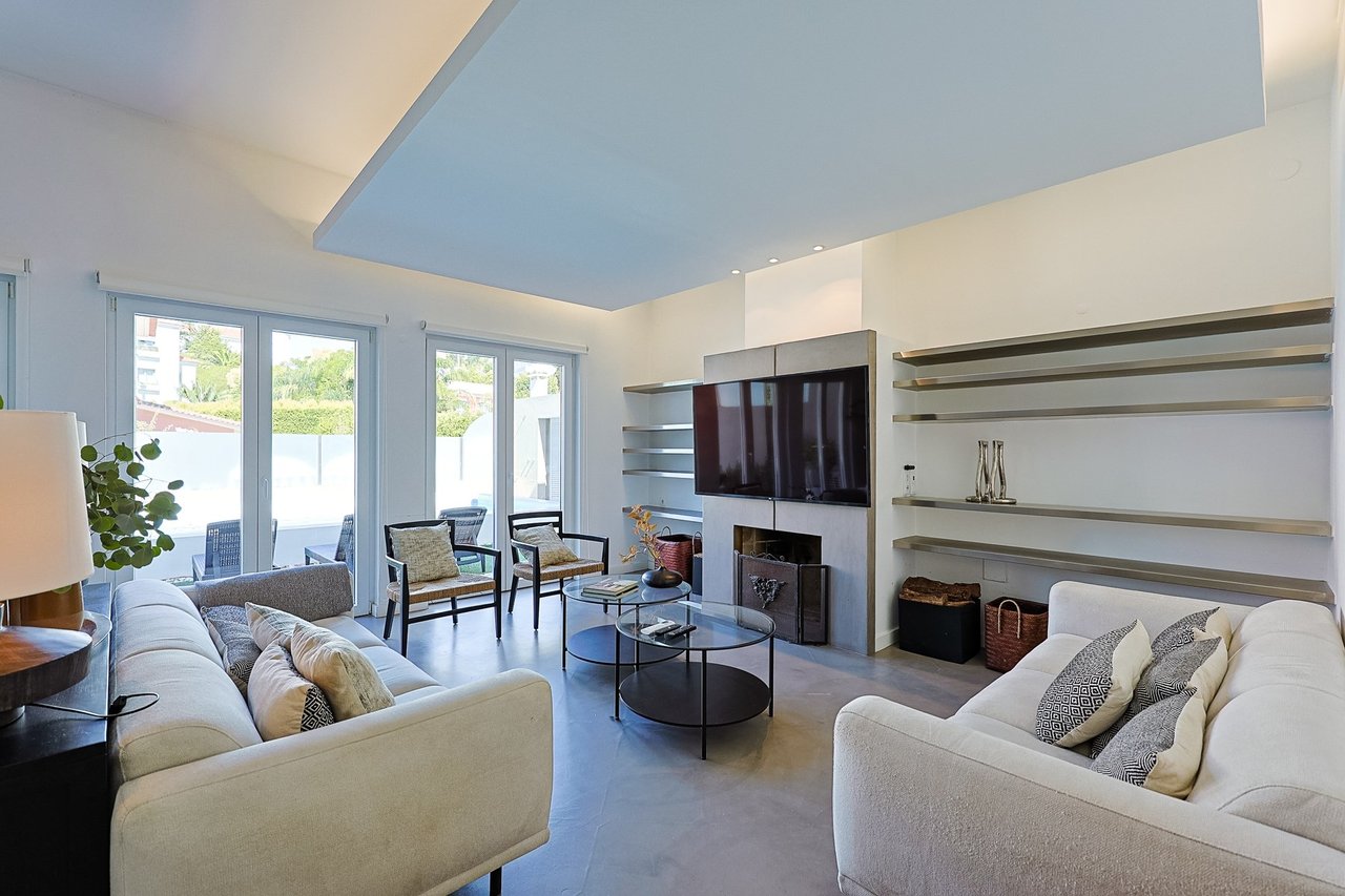 Stylish Renovated 5-Bedroom Villa with Pool in Monte Estoril’s Prestigious Avenida de Portugal
