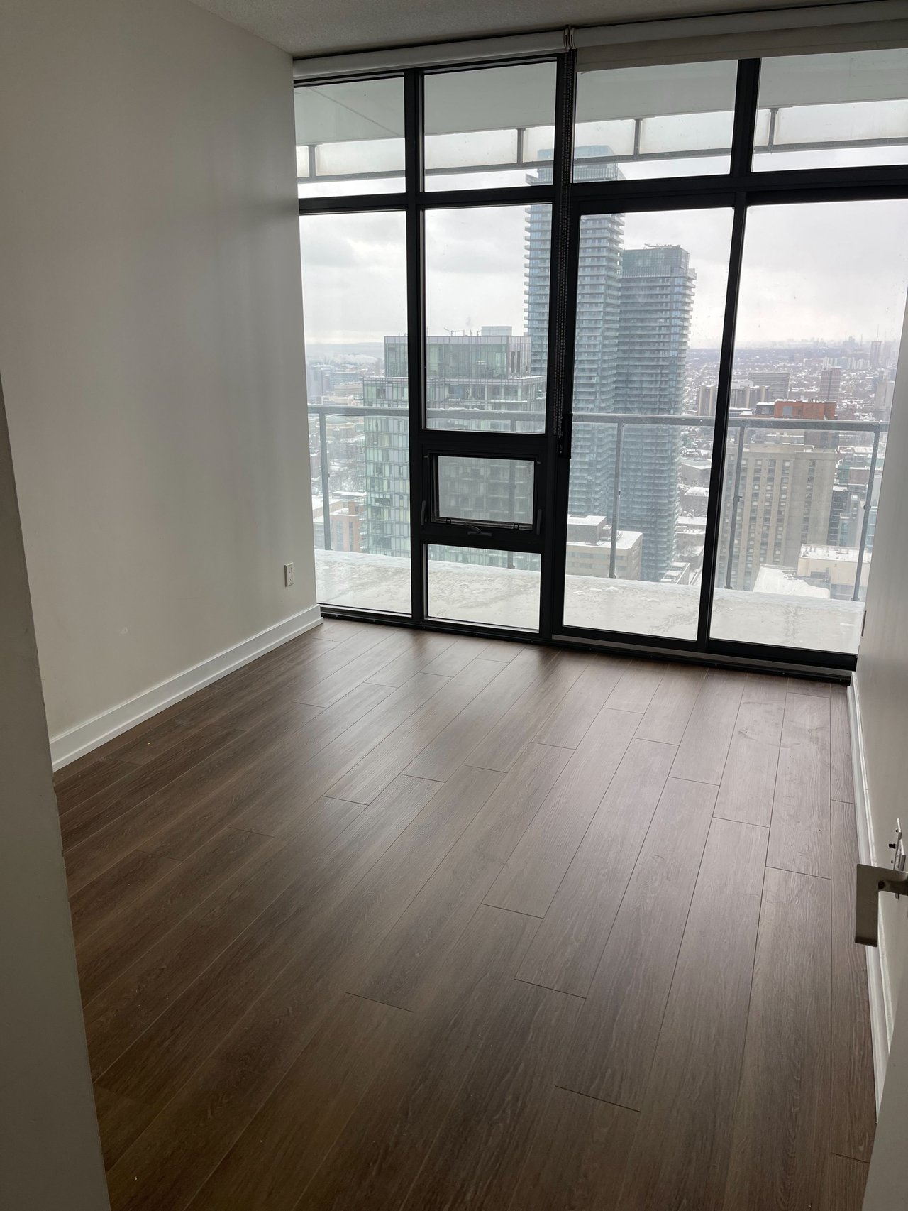 33 Charles St E Unit: 3805