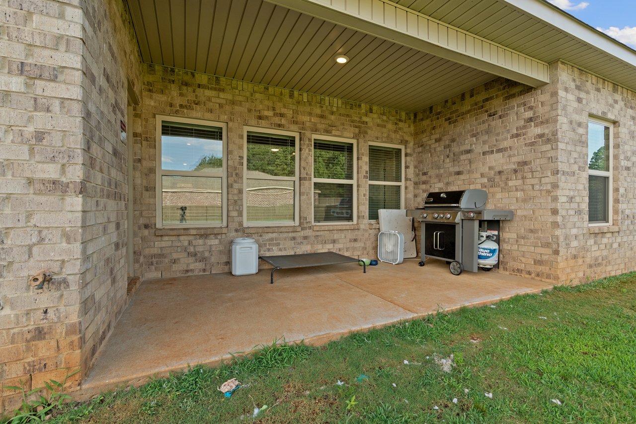 Spacious 4-Bed with 3-Car Garage & Prime Location Near Hwy 72