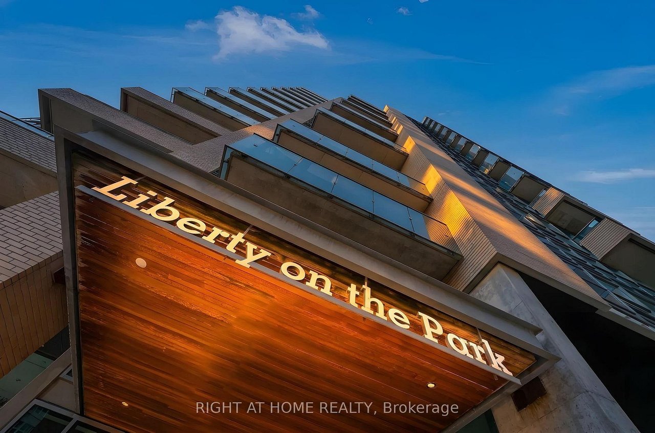 PH IN DESIGNER LIBERTY VILLAGE BUILDING