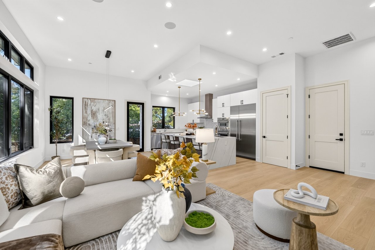 1084 Moffett Circle, Palo Alto, California 94303