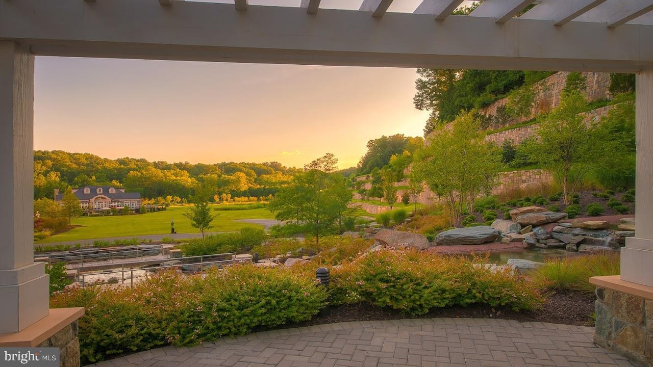 8189 River Rd, Bethesda MD 20817