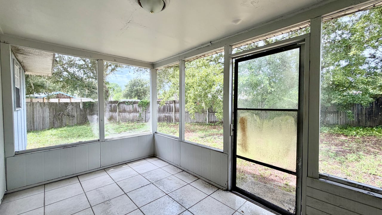 Casselberry Two-Bedroom Unit in Half-Duplex with Private Yard