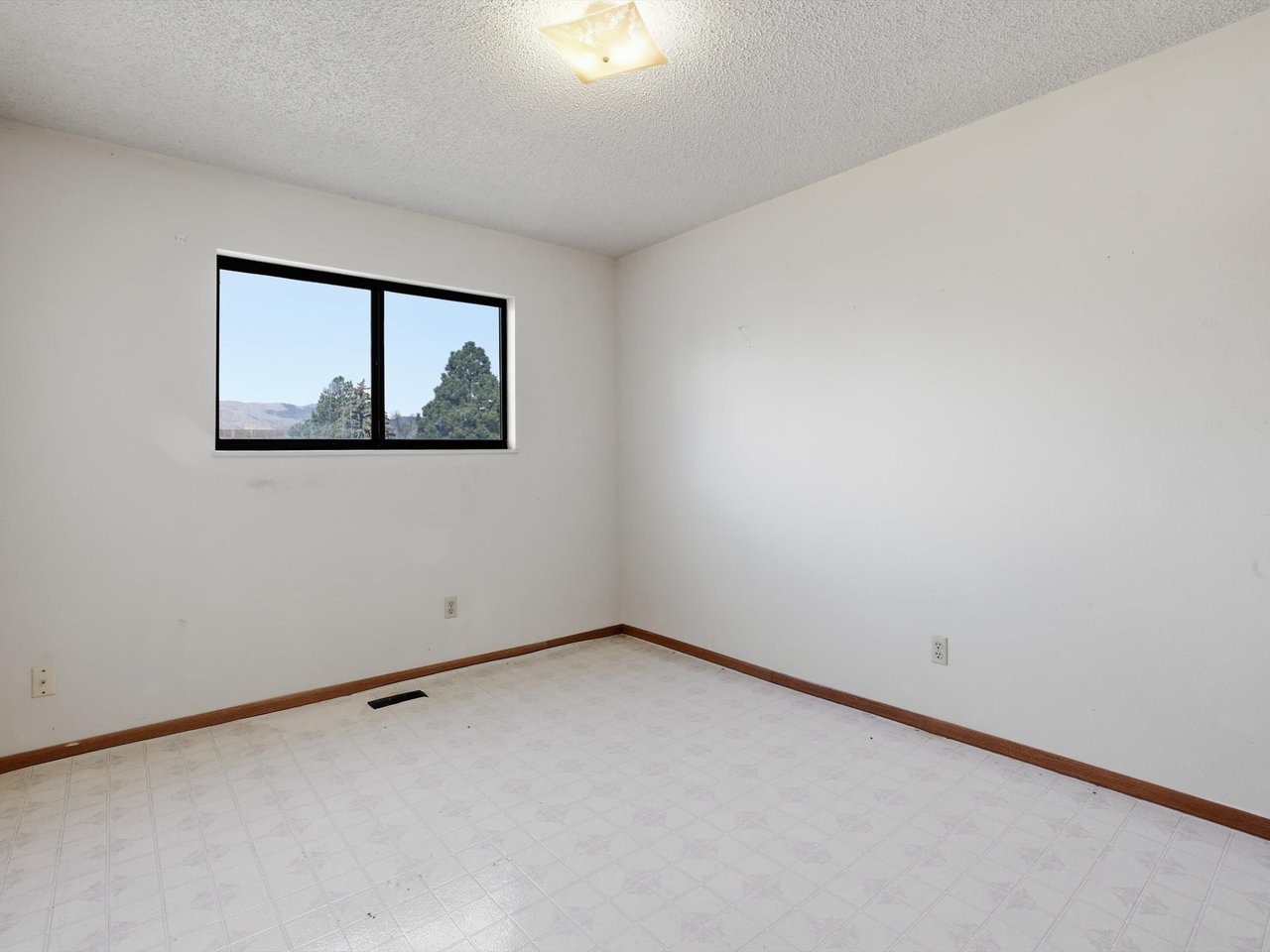 1186 Applewood Drive