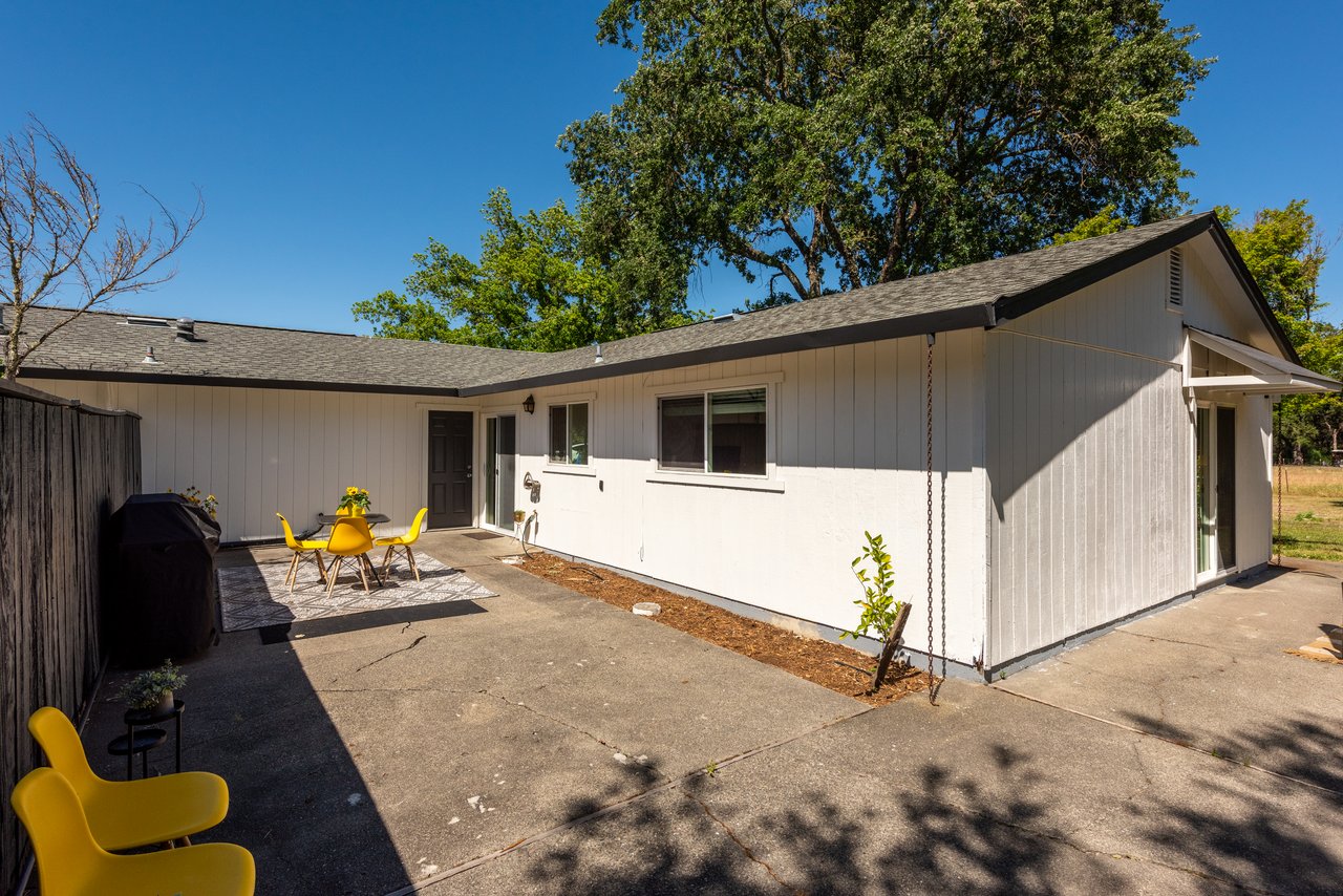 725 Lytton Station
