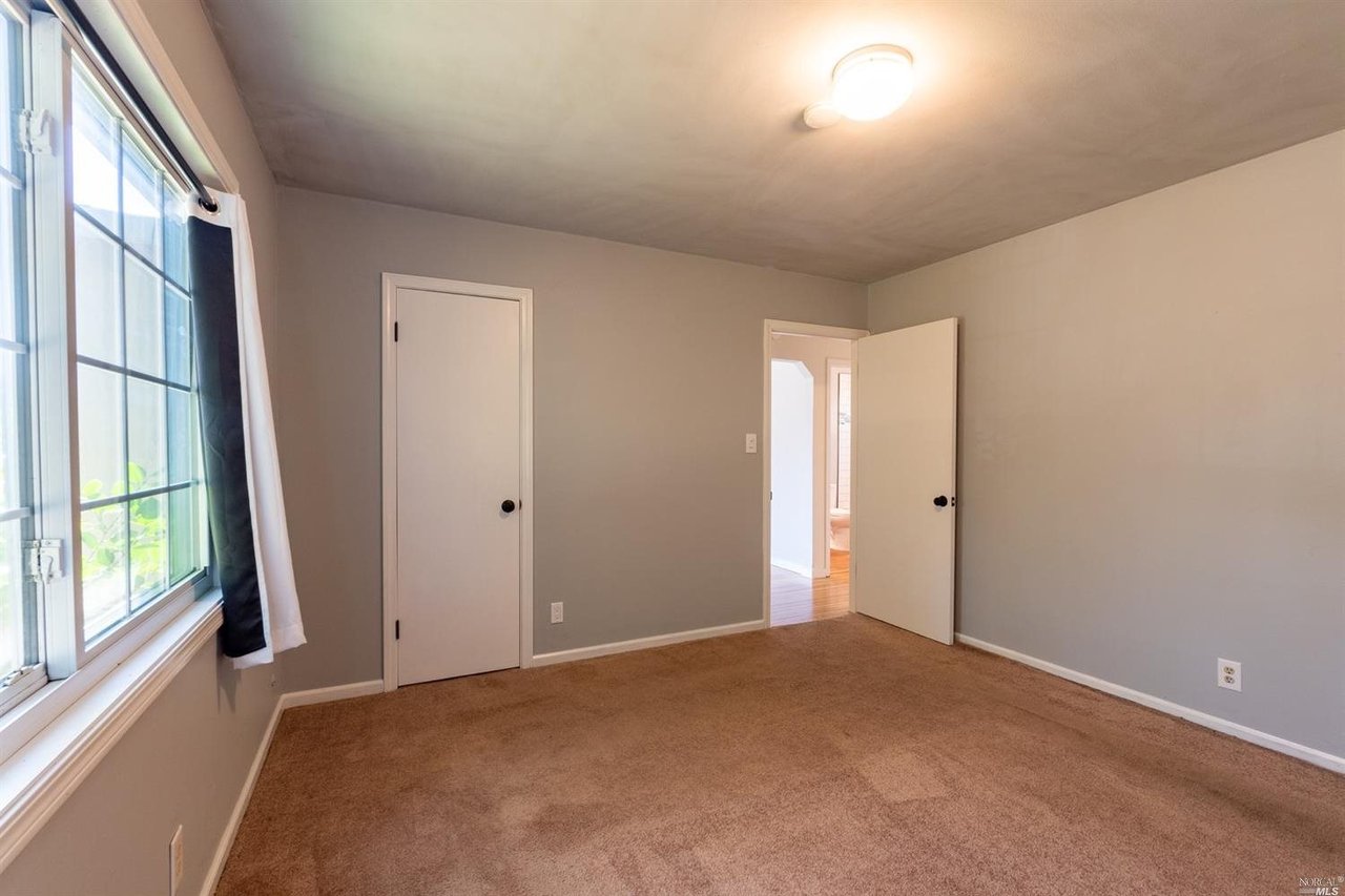 6 Boulevard Ct