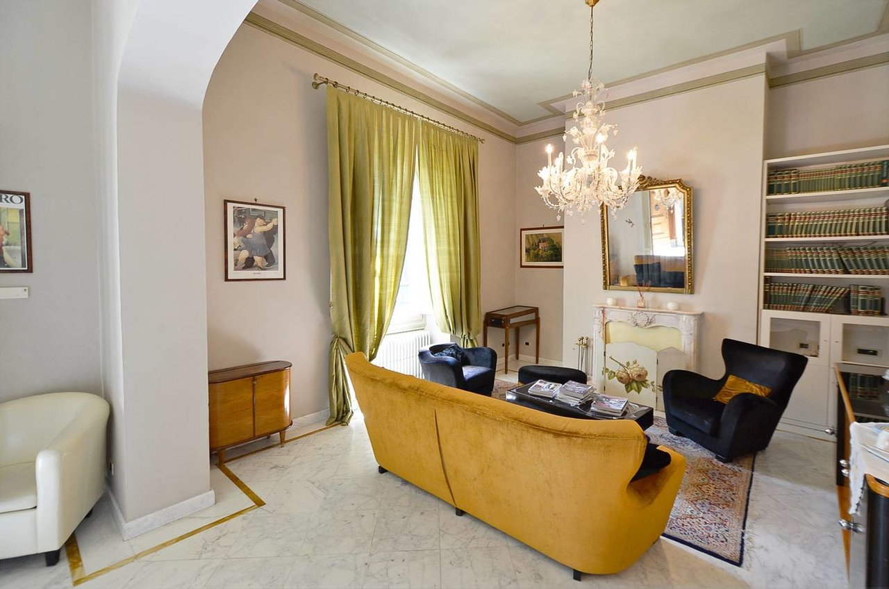 Gorgeous Florence Estate With Saltwater Pool