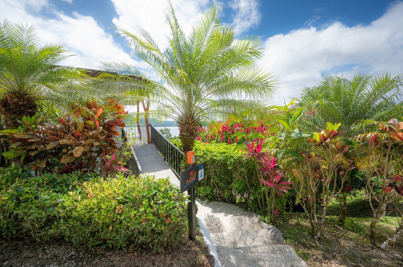 Casa Blanca | Multi-Villa Estate with Lake Views - Nuevo Arenal