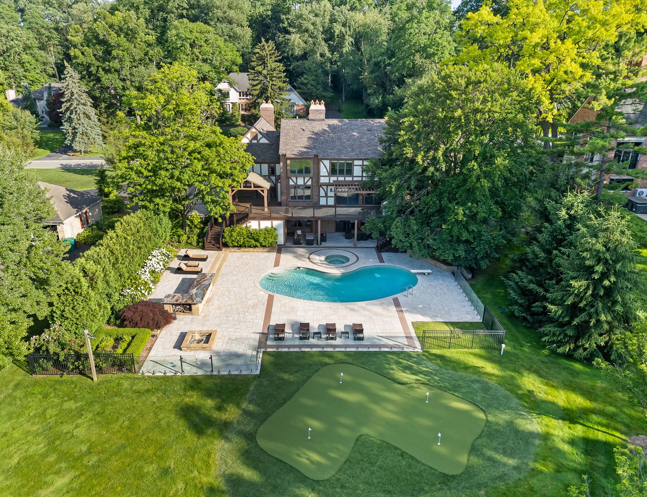 260 Woodwind Dr, Bloomfield Hills