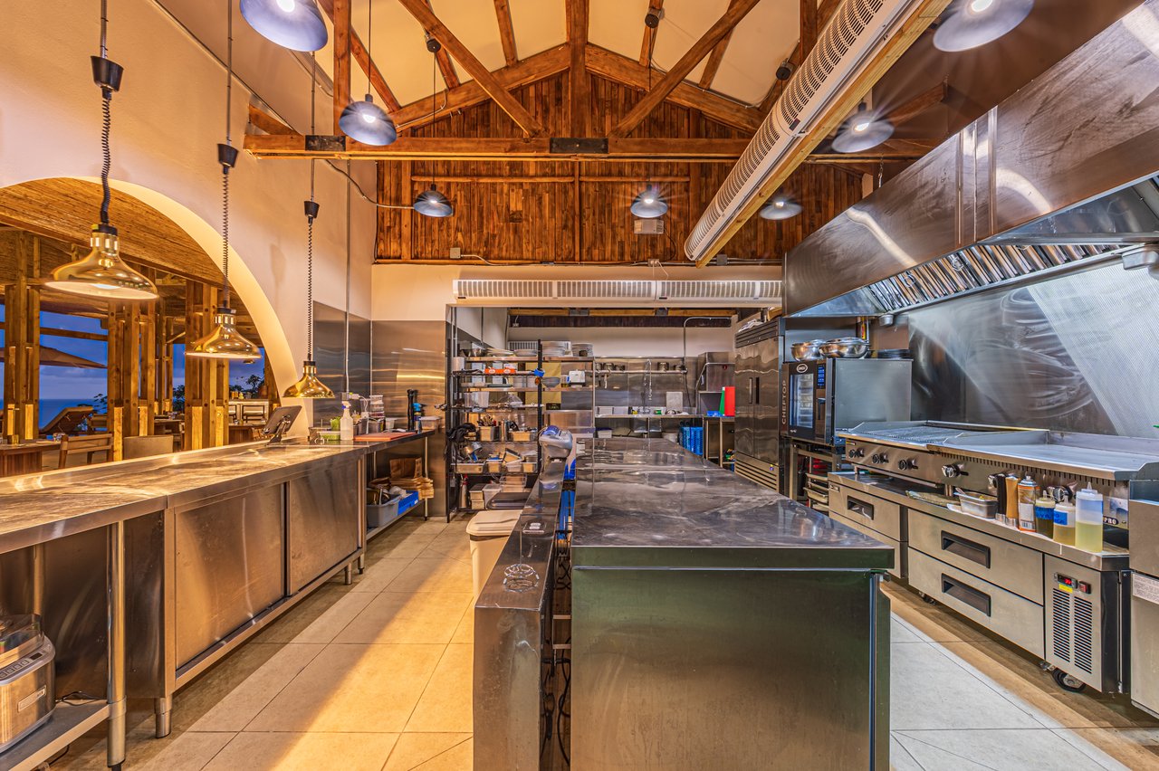 Luxury Hotel Boutique with Ocean Views | Walking distance to the beach | 13.2 Acres