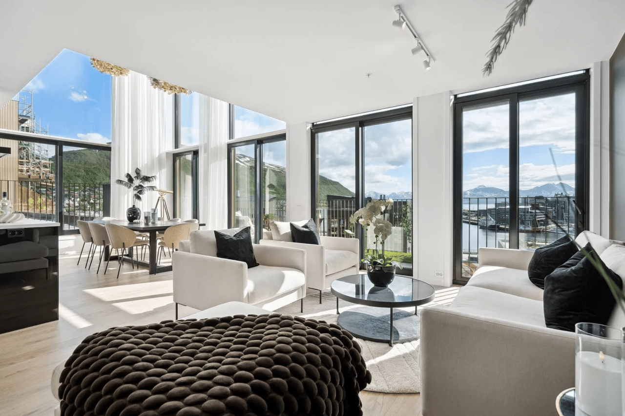 PENTHOUSE IN THE ARCTIC SKYLINE 