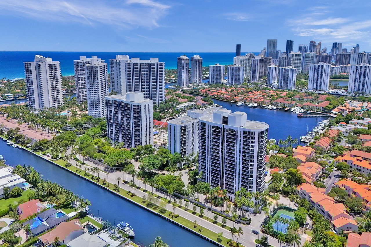 Luxury waterfront condo in Aventura Florida