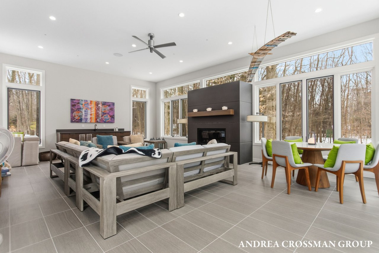 6919 Bendemeer Drive