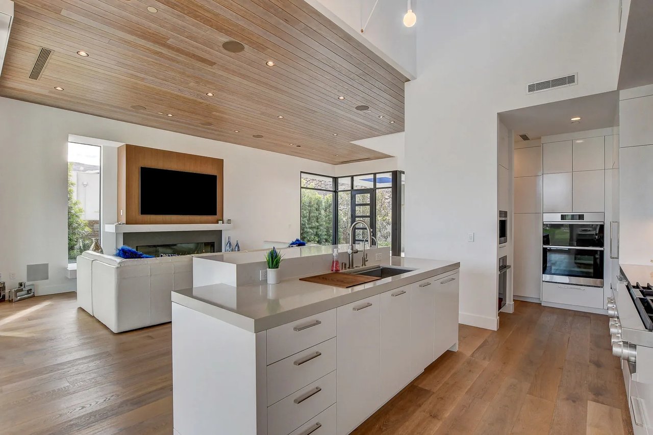 Modern Model Home for Sale in MacDonald Highlands