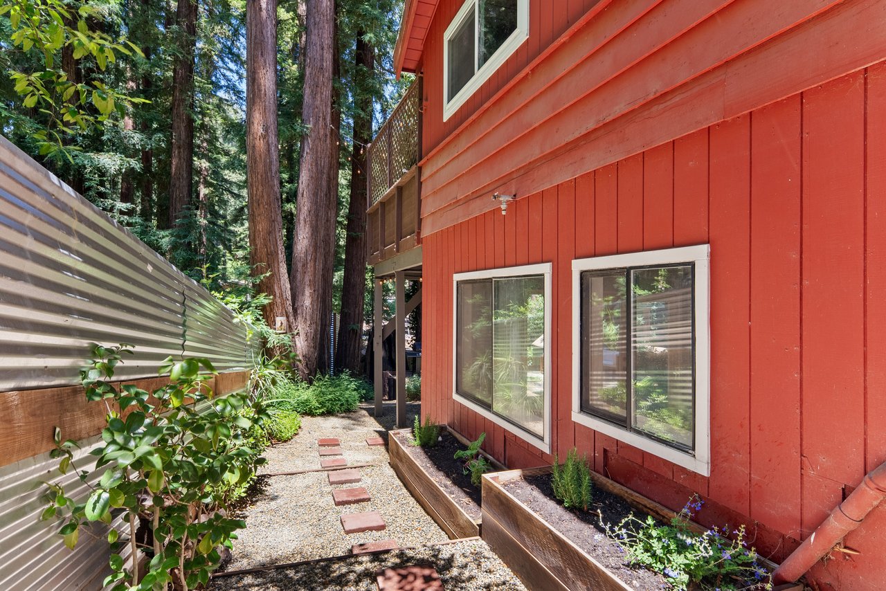 620 Knoll Way, Felton