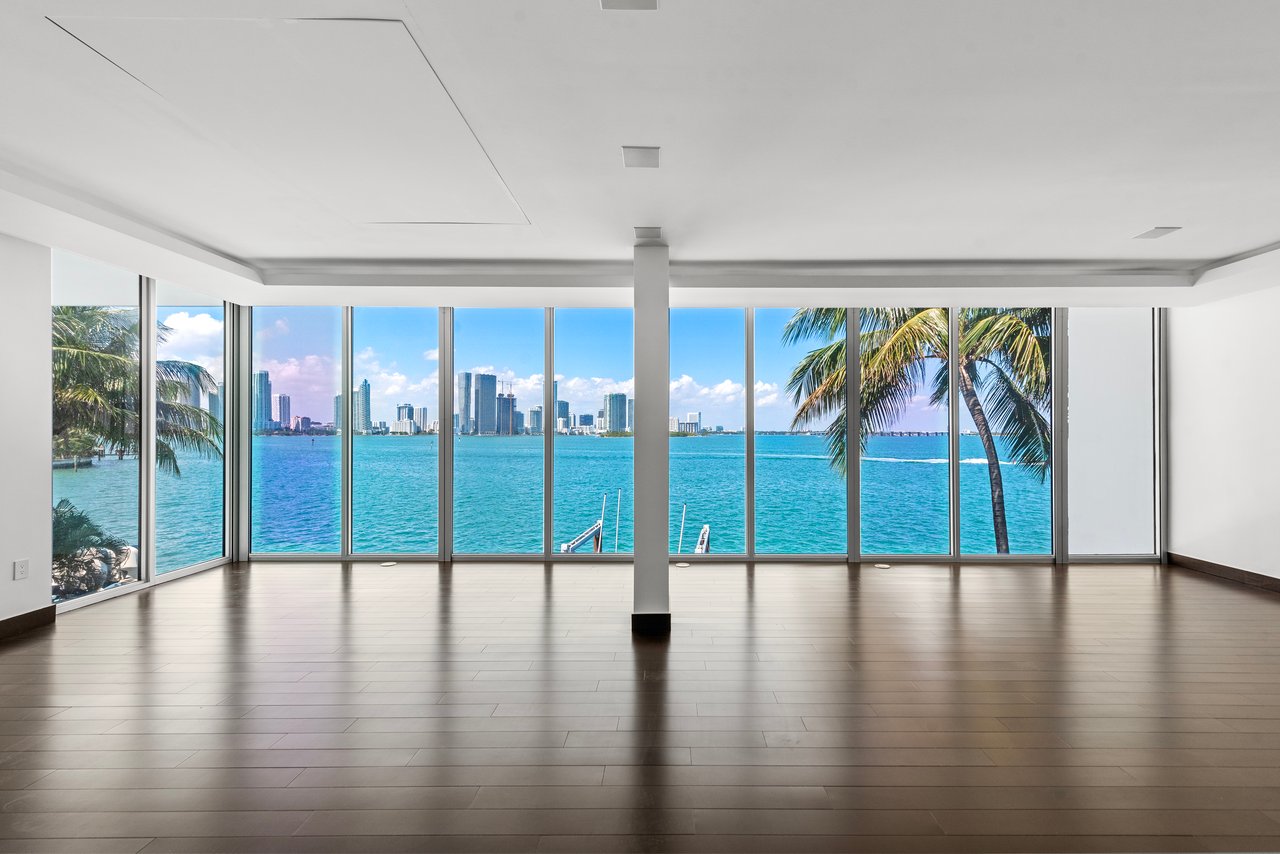 Mansion on N Venetian Way