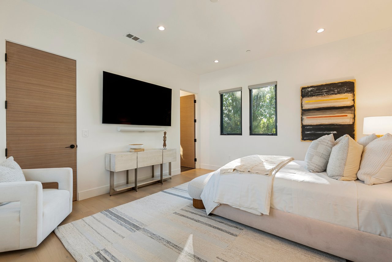 5186 Gloria Ave, Encino