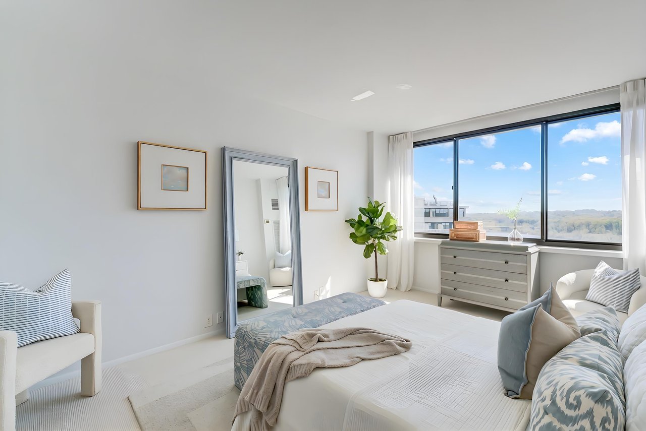 Watergate West Penthouse Seven