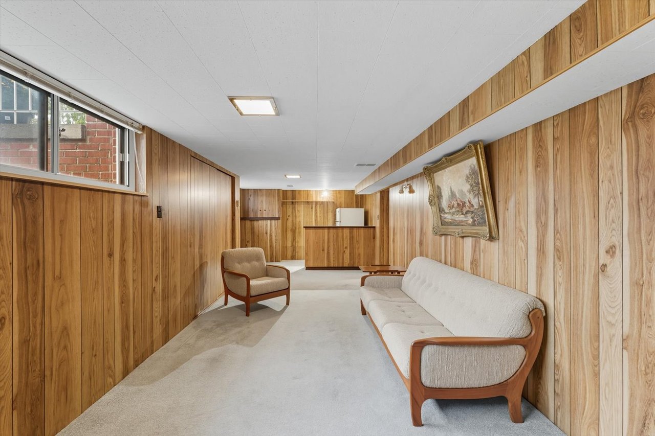 6 Berryton Ave