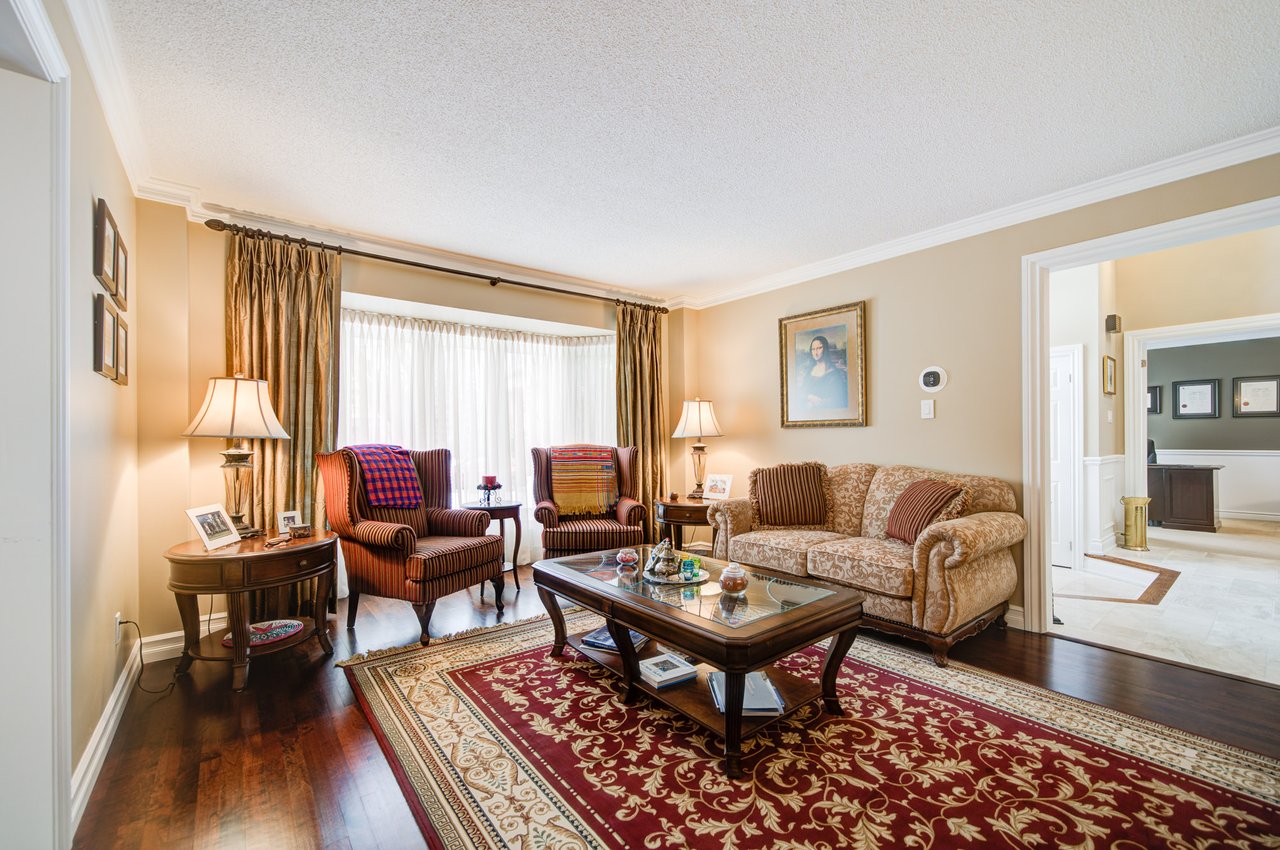 1296 Mapleridge Cres
