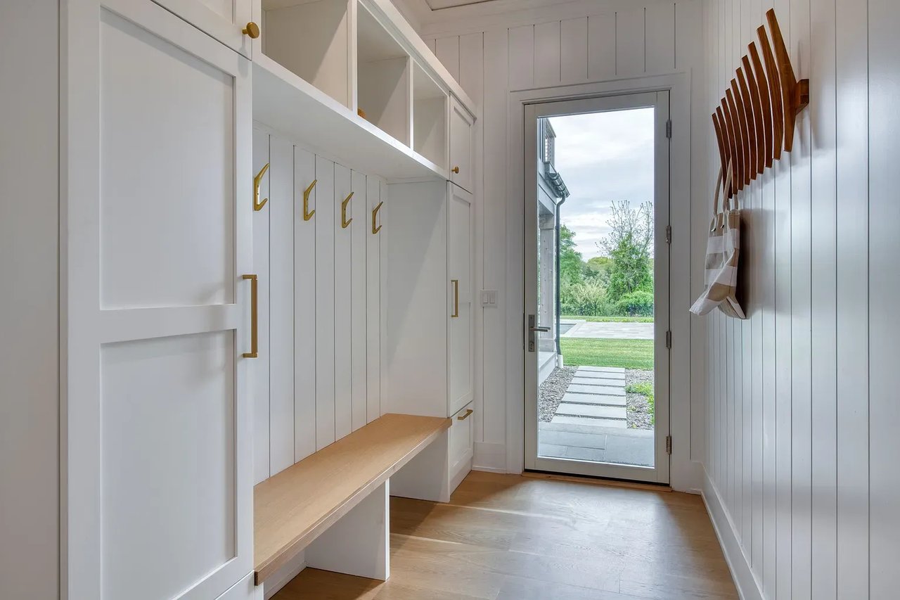 2892 Montauk Highway