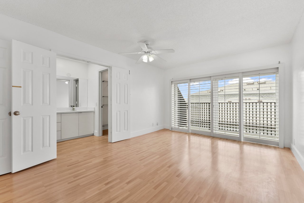 1194 Hillsboro Mile, Unit 72