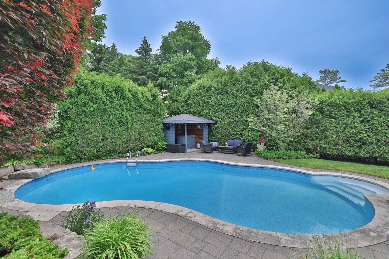 4220 Spruce Avenue, Burlington