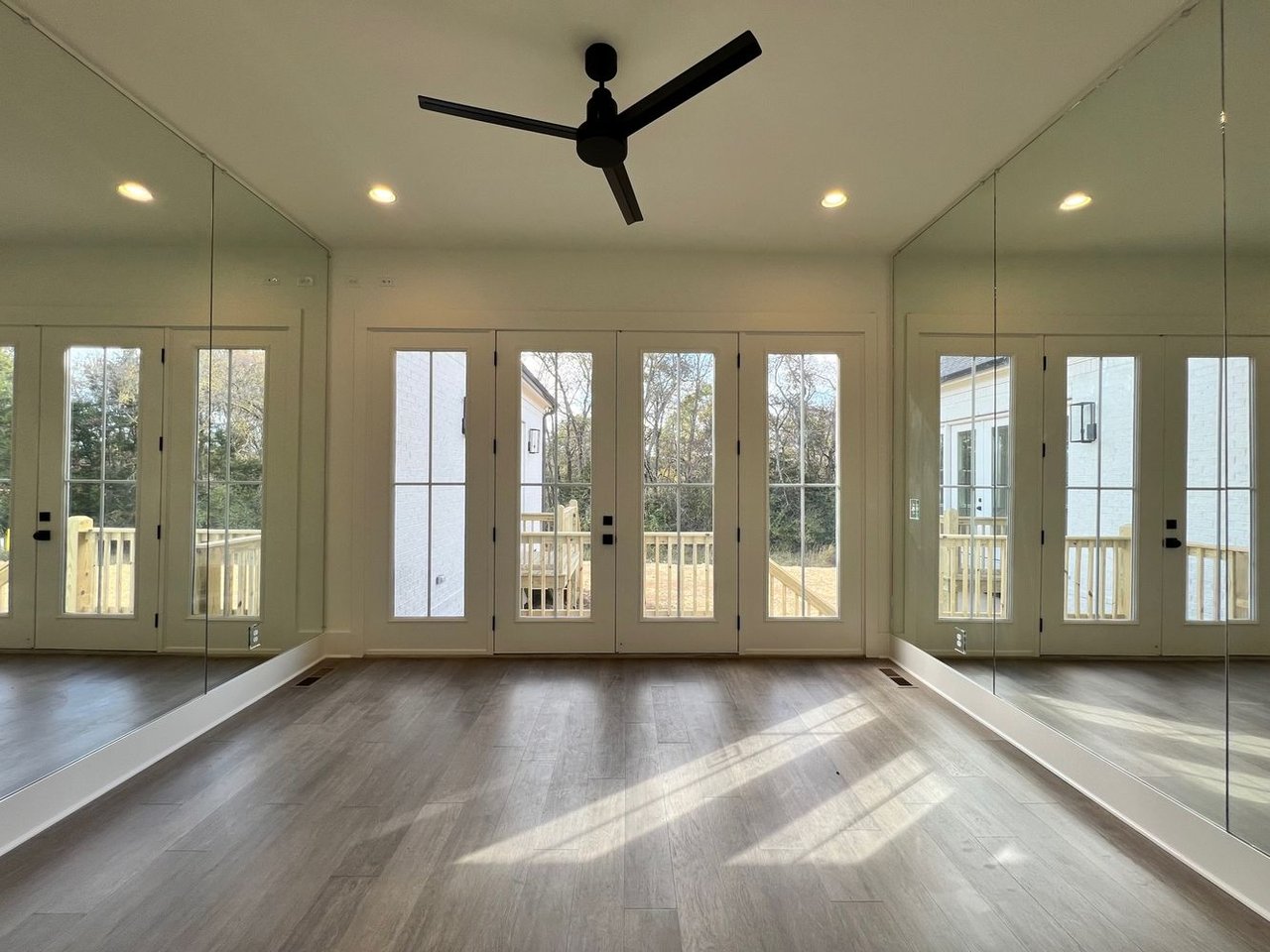 1011 Sinatra Dr