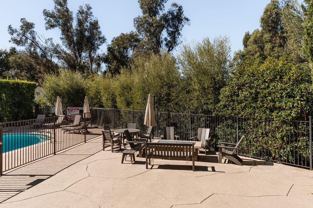 441 S Barrington Ave Unit: 109, Brentwood 