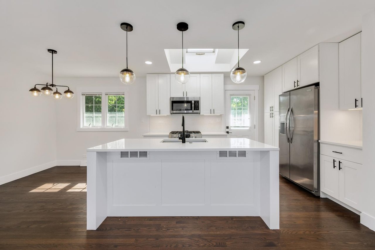 808 Delles Rd, Wheaton IL | Updated Ranch in District 200 Listed at $435,000
