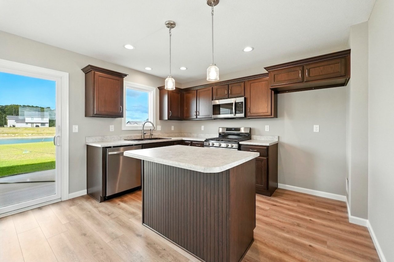 885 Zenos Blvd
