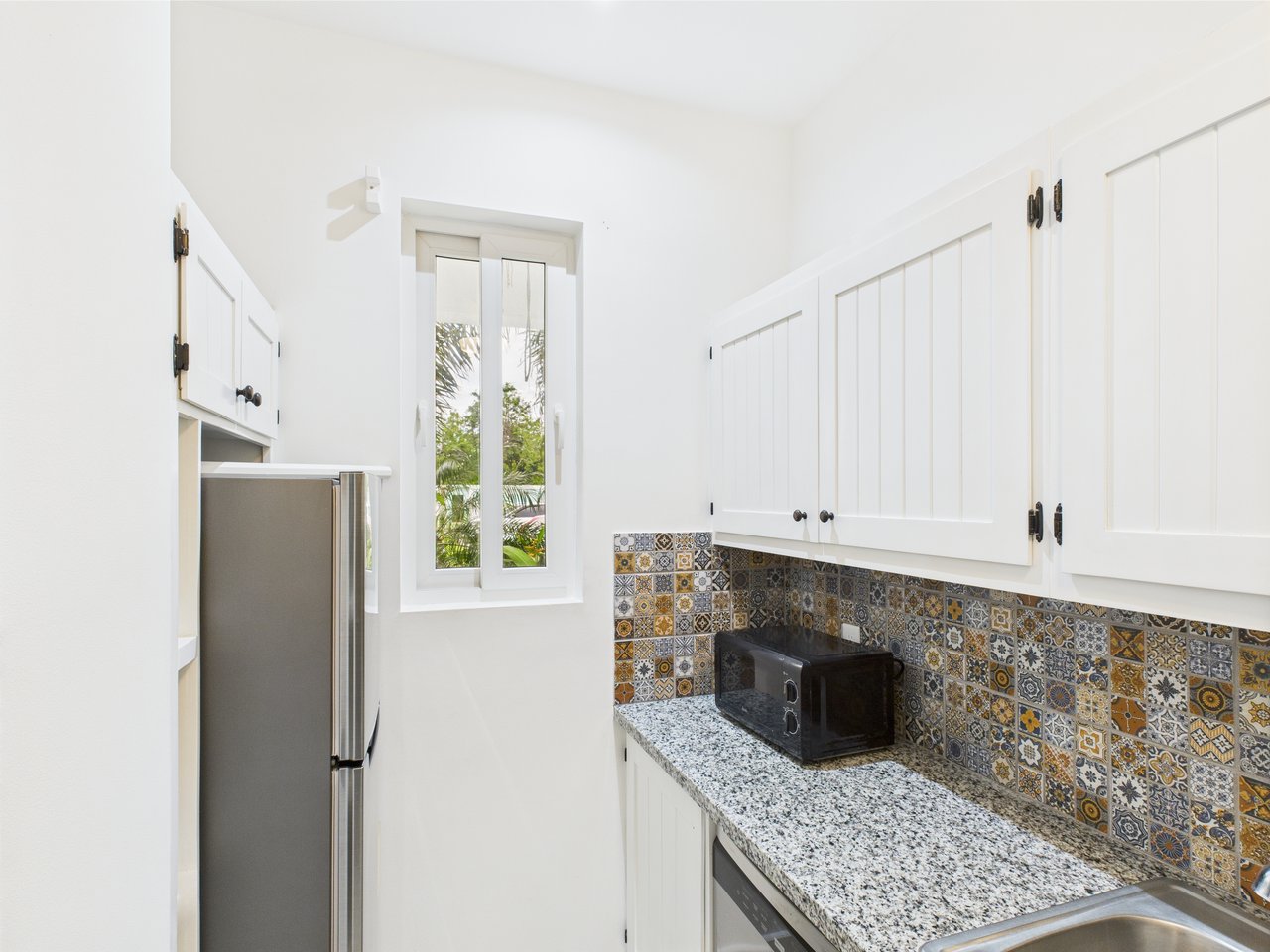 Condo 302, Diamond Apartments