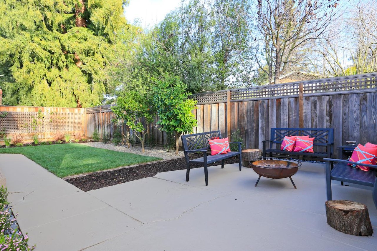 1009 Middle Avenue