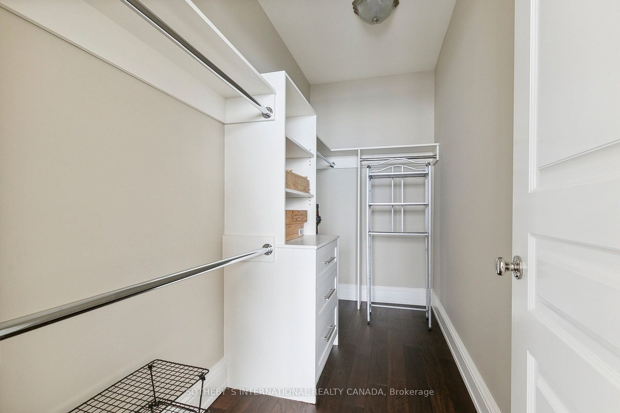 183 Wellington St W 3005
