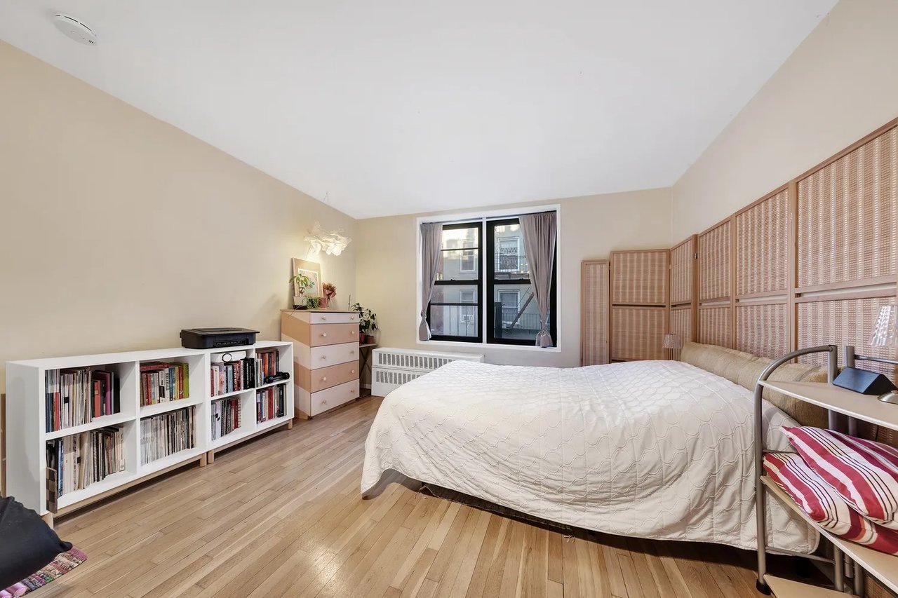229 E 28th St #5C