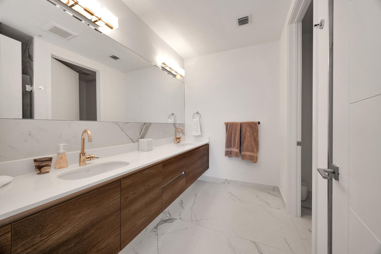 Exceptional Lower Penthouse Corner Unit in The City Beautiful