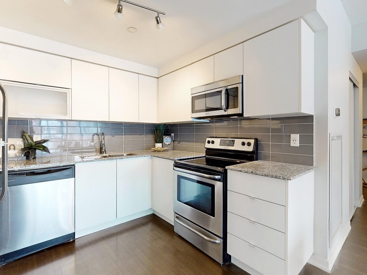 69 Lynn Williams St Unit: 204