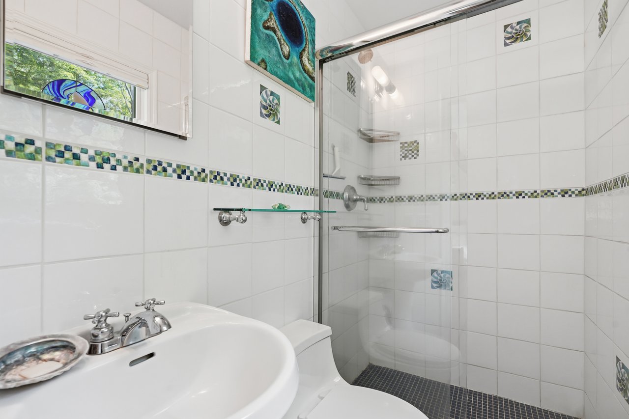 11 Upper Lakeshore Drive
