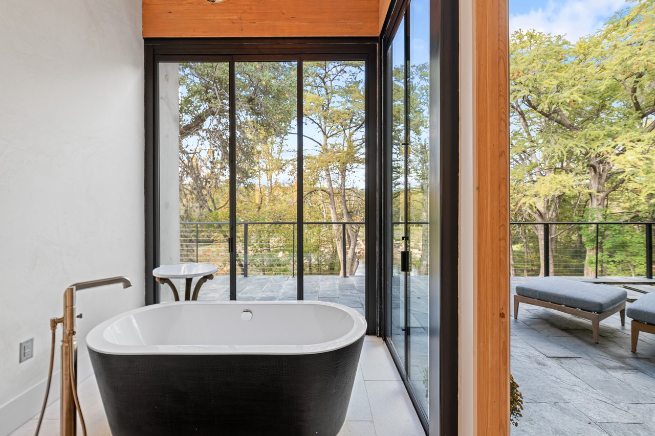 Hunt Waterfall River House