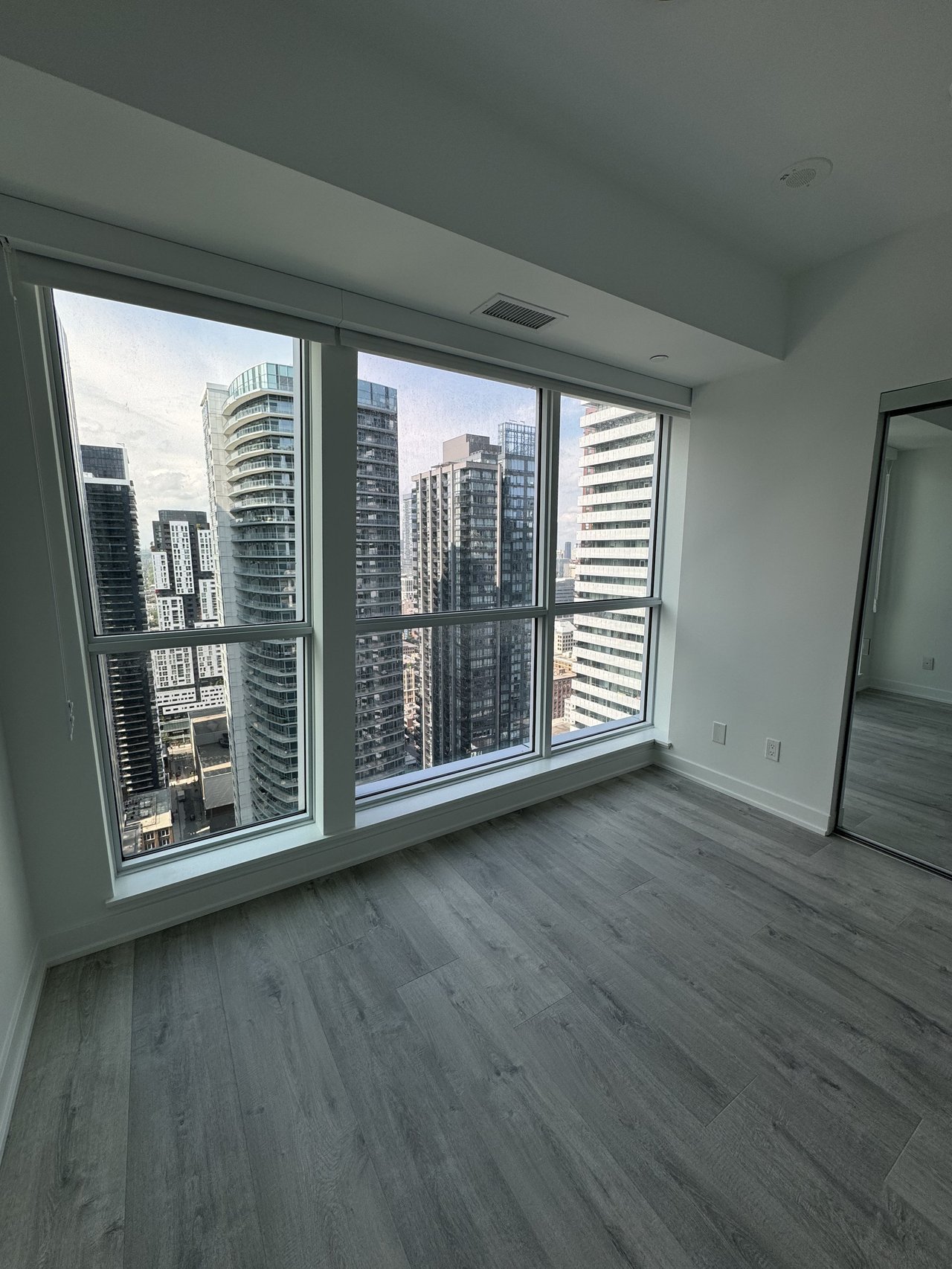 327 King Street W Unit: 3707