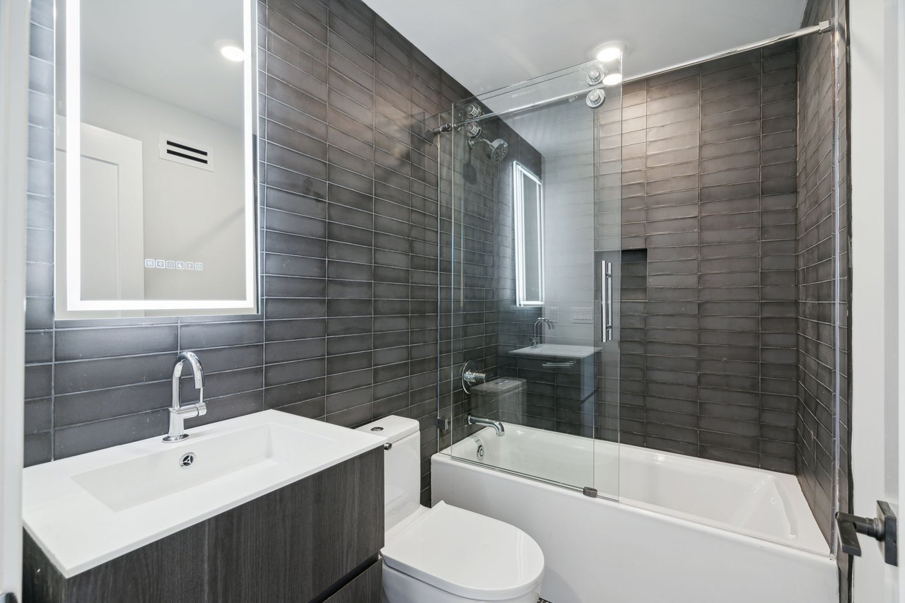 160-64 N 2nd St #201, Philadelphia, PA 19106