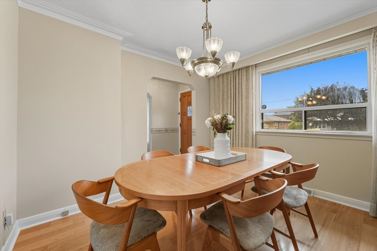 6 Berryton Ave